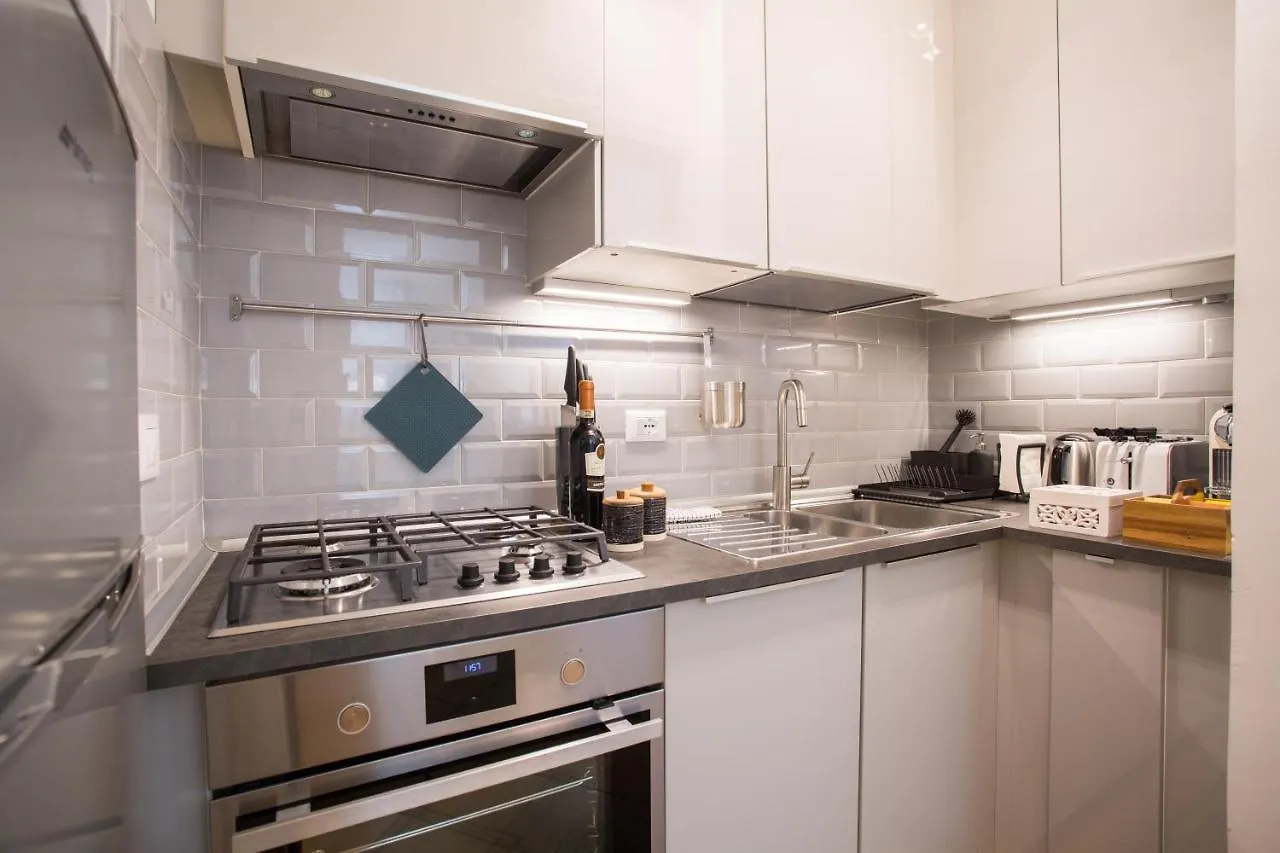 Domus Regola Luxury Apartment Roma 0*,  İtalya